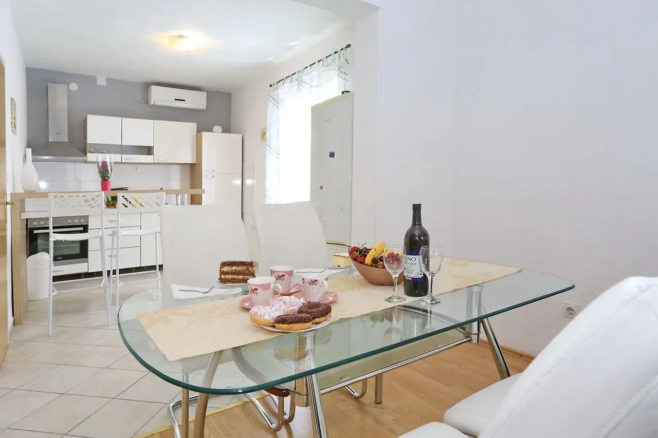 Apartments Marinovic Zadar 0*,